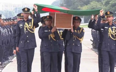 পাইলট তৌকিরকে কুর্মিটোলায় শেষ বিদায়