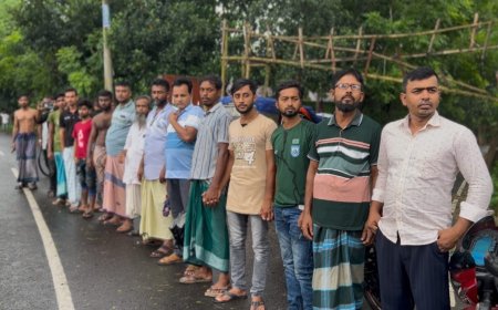 নগরকান্দায় বাসচাপায় নারীর মৃত্যুর প্রতিবাদে মানববন্ধন, স্পিড ব্রেকার স্থাপনার দাবি