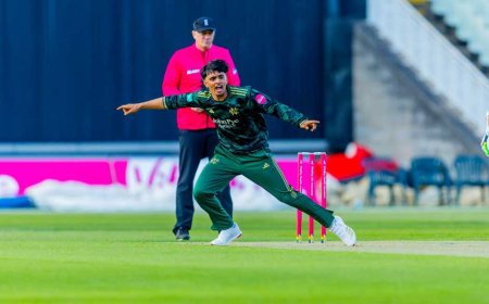 ৮ বলে হ্যাটট্রিকসহ ৫ উইকেট, ১৭ বছরের ইংলিশ স্পিনারের বিশ্বরেকর্ড