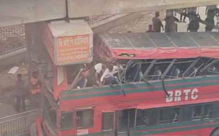 এক্সপ্রেসওয়ের র‌্যাম্পের নিচে ঢুকে পিলারে বিআরটিসি বাসের ধাক্কা