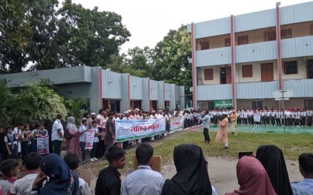 বৃত্তি পরীক্ষায় কিন্ডারগার্টেন শিক্ষার্থীদের অংশগ্রহণের দাবিতে উল্লাপাড়ায় মানববন্ধন