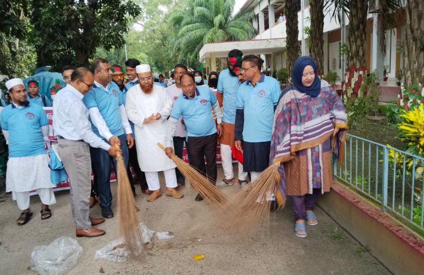 "আমার চোখে জুলাই বিপ্লব" প্রতিপাদ্যে কুড়িগ্রামে শহীদদের স্মরণে পরিষ্কার-পরিচ্ছন্নতা কর্মসূচি পালিত