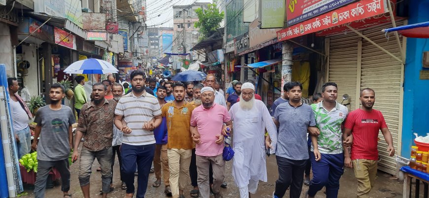 পাবনায় নির্বাহী ম্যাজিস্ট্রেট কর্তৃক ব্যবসায়ীদের হয়রানী ও জরিমানার প্রতিবাদে বিক্ষোভ