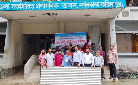 নগরকান্দায় ৯৩ পরিবার পেল ঢেউটিন ও নগদ অর্থ