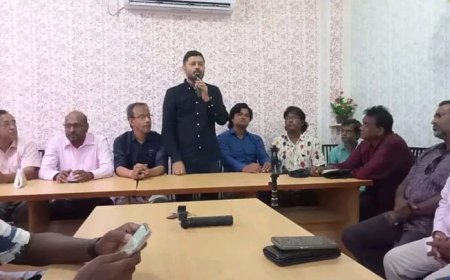 রাজাপুরে ব্যারিস্টার মঈন ফিরোজীর সাংবাদিকদের সাথে মতবিনিময়