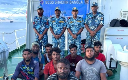 সমুদ্রে ভাসতে থাকা ৮ জেলেকে জীবিত উদ্ধার করেছে কোস্টগার্ড