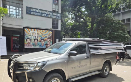 ডাকসু নির্বাচন: আচরণবিধি লঙ্ঘন করে টাঙানো ব্যানার-ফেস্টুন অপসারণ