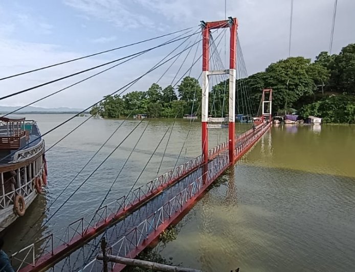 ডুবে গেছে রাঙামাটির ঝুলন্ত সেতু, পর্যটক চলাচলে নিষেধাজ্ঞা