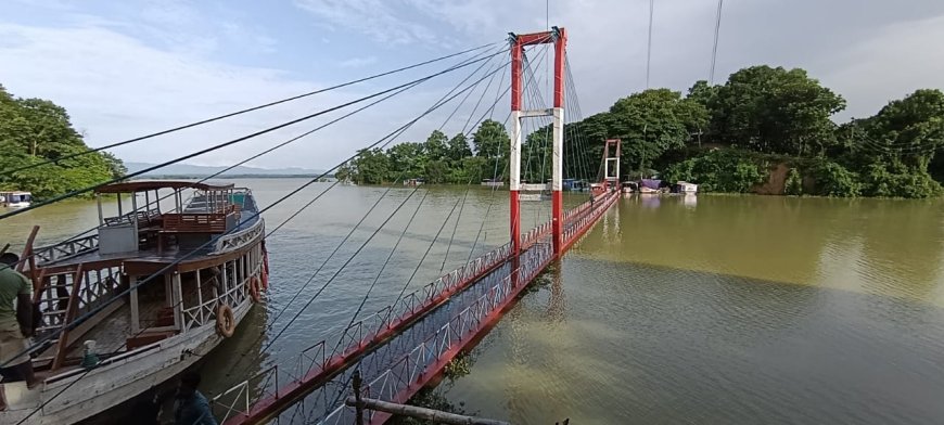 ডুবে গেছে রাঙামাটির ঝুলন্ত সেতু, পর্যটক চলাচলে নিষেধাজ্ঞা