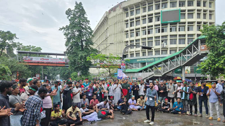 জুলাই সনদ ঘোষণা ও বাস্তবায়নের দাবিতে আজও শাহবাগ অবরোধ