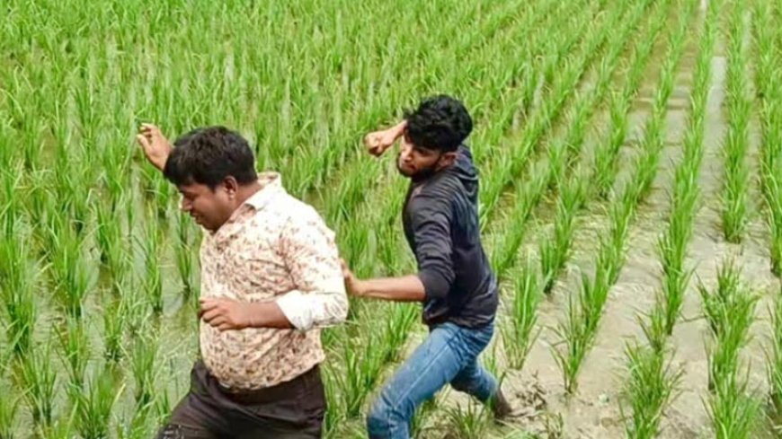 রাস্তার অনিয়ম অস্বীকার করায় এলজিইডি কর্মকর্তাকে গণপিটুনি