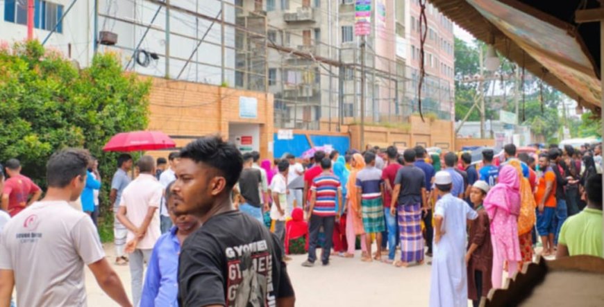 আশুলিয়ায় বকেয়া বেতনের দাবীতে আঞ্চলিক সড়ক অবরোধ