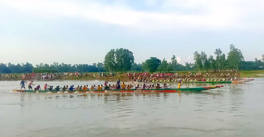 ঘোড়াঘাটে করতোয়া নদীতে ঐতিহ্যবাহী নৌকা বাইচ অনুষ্ঠিত