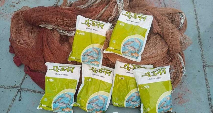 ৬ প্যাকেট কীটনাশকসহ সুন্দরবনের খাল থেকে নৌকা জব্দ