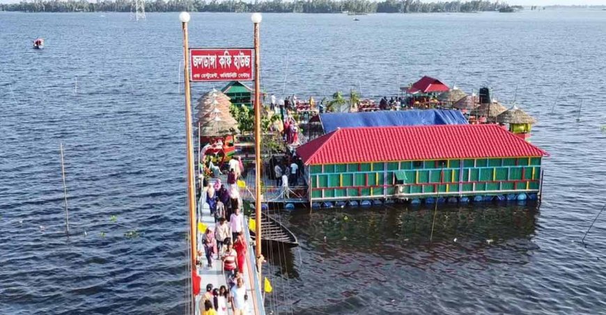 দিন দিন জনপ্রিয় হয়ে উঠছে উল্লাপাড়ার ভাসমান কফি হাউজ