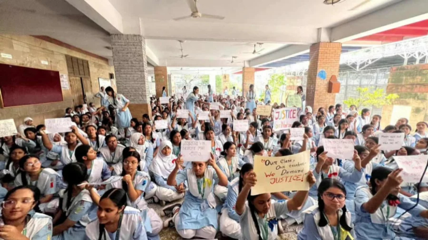 হিজাব ইস্যুতে শিক্ষিকা বরখাস্ত, উত্তাল ভিকারুননিসা