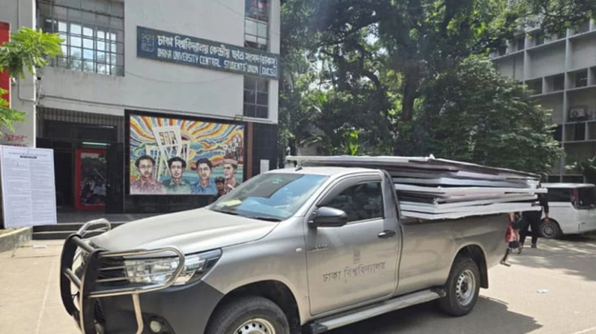 ডাকসু নির্বাচন: আচরণবিধি লঙ্ঘন করে টাঙানো ব্যানার-ফেস্টুন অপসারণ