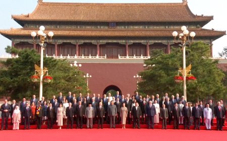 ‘ভিক্টরি ডে’ উপলক্ষ্যে বিশ্ব নেতাদের সাথে ঐতিহাসিক গ্রুপ ছবি তুললেন শি জিনপিং