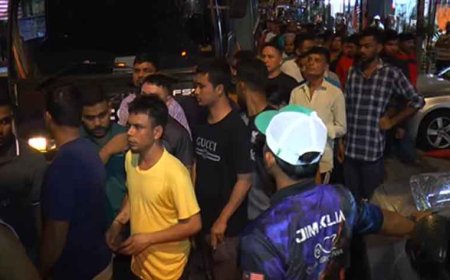 মালয়েশিয়ায় রাতের আঁধারে অভিযান, ৪০০ বাংলাদেশি আটক