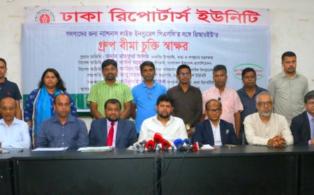 সাংবাদিক সুরক্ষা আইন করে যাবো : তথ্য উপদেষ্টা