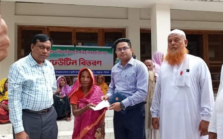 সাদুল্লাপুরে অসহায় ও দুঃস্থ পরিবারের মাঝে ঢেউটিন ও নগদ অর্থ বিতরণ