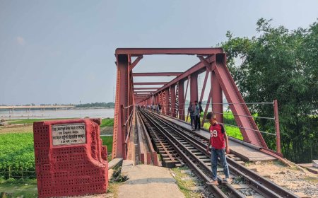 মেয়াদ উত্তীর্ণ তিস্তা রেল সেতুটি এখন ঝুঁকিপূর্ণ দেখার কেউ নেই