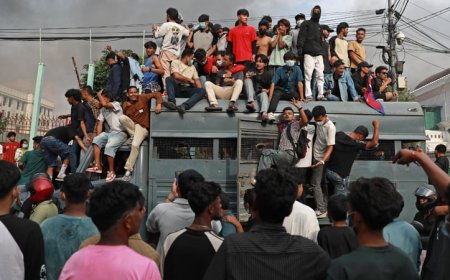 হোটেলে বাংলাদেশের ফুটবলাররা আছেন শুনে সরে যায় বিক্ষোভকারীরা