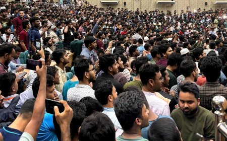 ডাকসু নির্বাচন: ফলাফলের অপেক্ষা, কানায় কানায় পূর্ণ সিনেট ভবন