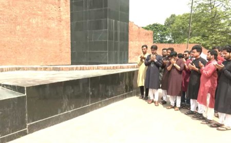 রায়েরবাজার বুদ্ধিজীবী স্মৃতিসৌধে শিবির সমর্থিত প্যানেলের দোয়া-মোনাজাত
