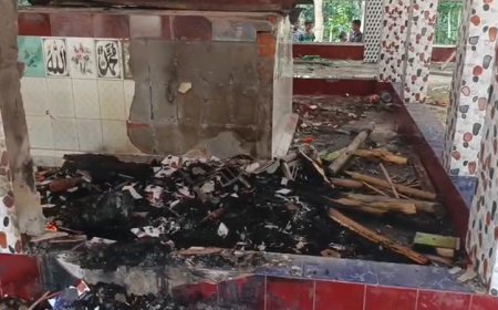কুমিল্লায় মাইকে ঘোষণা দিয়ে ৪ মাজারে হামলা-ভাঙচুর, অগ্নিসংযোগ