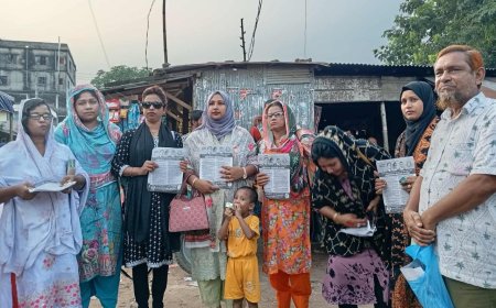 সাদুল্লাপুরে বিএনপির মনোনয়ন প্রত্যাশী ডা. সাদিকের পক্ষে মহিলা দলের লিফলেট বিতরণ