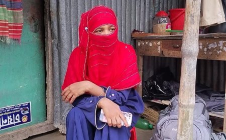 স্বামী-সন্তান রেখে প্রেমিকের বাড়িতে গৃহবধূর অনশন
