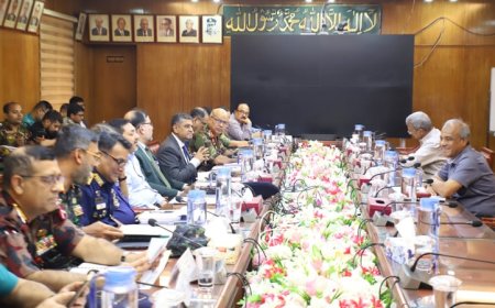 সাম্প্রদায়িক উস্কানিদাতাদের বিরুদ্ধে কঠোর ব্যবস্থার নির্দেশ দেওয়া হয়েছে : স্বরাষ্ট্র উপদেষ্টা