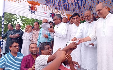 শারর্দীয় দুর্গাপূজা উপলক্ষে কালিয়াকৈরে বিএনপির আর্থিক সহযোগিতা প্রদাণ