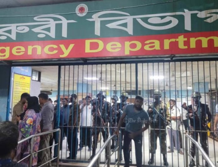 চিকিৎসাধীন অবস্থায় শিশুর মৃত্যু, ঢামেকে হাতাহাতি ও ভাঙচুর