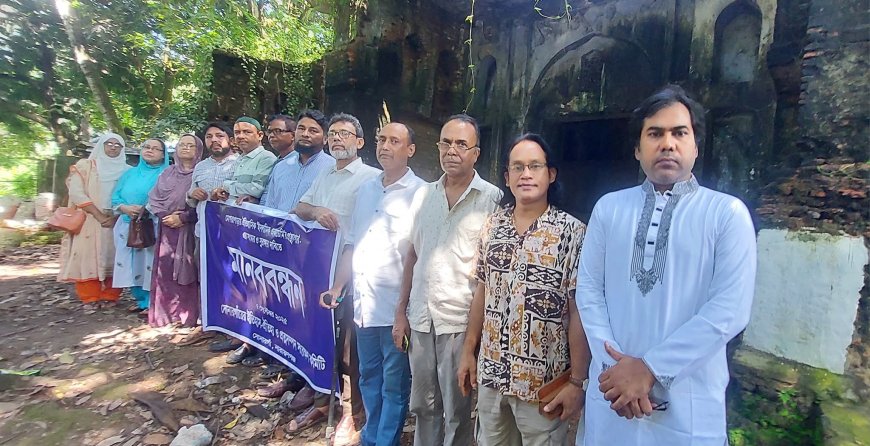 সোনারগাঁওয়ে সাড়ে সাত’শ বছরের প্রাচীন গ্রন্থাগার সংরক্ষণের দাবিতে মানববন্ধন