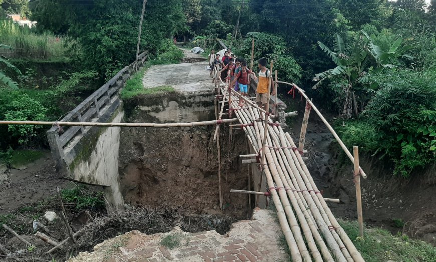 খাগড়াছড়িতে কালভার্ট ধস, ১০ গ্রামের মানুষের দুর্ভোগ