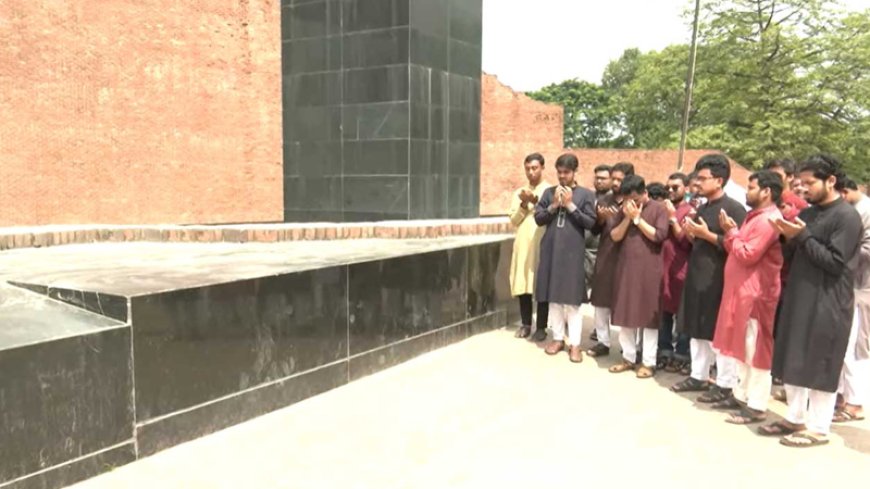 রায়েরবাজার বুদ্ধিজীবী স্মৃতিসৌধে শিবির সমর্থিত প্যানেলের দোয়া-মোনাজাত