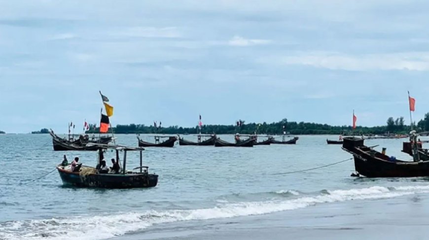 পাঁচ ট্রলারসহ ৪০ জেলেকে ধরে নিয়ে গেছে আরাকান আর্মি