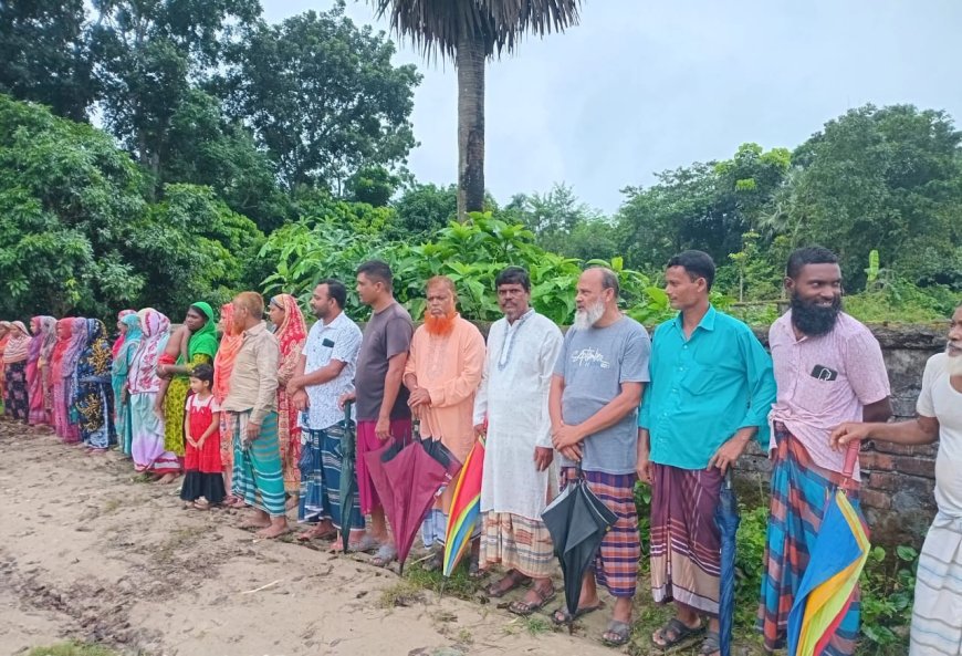 নগরকান্দায় গ্রামীণ সড়ক নির্মাণে বাঁধা, এলাকাবাসীর মানববন্ধন