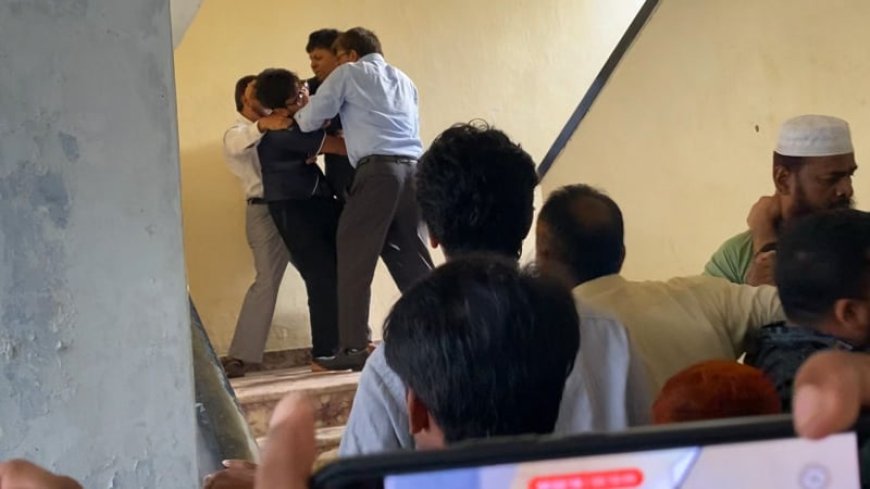 রাবিতে শিক্ষক-শিক্ষার্থীদের ধাক্কাধাক্কি, উপ-উপাচার্য ও প্রক্টর অবরুদ্ধ
