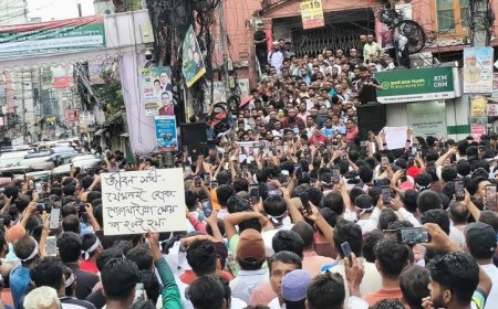 কুমিল্লাকে বিভাগ ঘোষণার দাবিতে রাজপথে হাজারও মানুষ