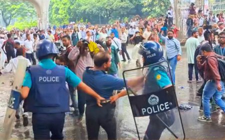 প্রেসক্লাবের সামনে এমপিওভুক্ত শিক্ষক-কর্মচারীদের সরাতে পুলিশের লাঠিপেটা