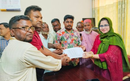 কুড়িগ্রামে ভোটকেন্দ্র স্থানান্তর বাতিলের দাবিতে মানববন্ধন ও স্মারকলিপি প্রদান