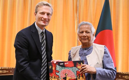 রোহিঙ্গা সংকট ও স্কুল ফিডিং কর্মসূচি নিয়ে প্রধান উপদেষ্টার সঙ্গে ডব্লিউএফপি প্রধানের বৈঠক