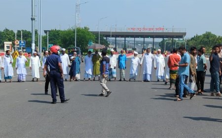 শরীয়তপুরকে ঢাকা বিভাগের সঙ্গেই রাখার দাবিতে পদ্মা সেতু অবরোধ