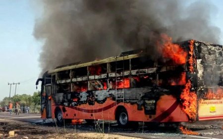 ভারতে চলন্ত বাসে ভয়াবহ আগুন, ২০ জনের মৃত্যু