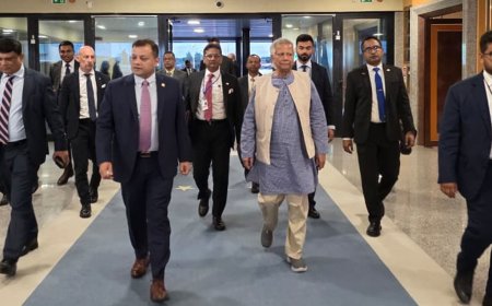 রোম সফর শেষে দেশে ফিরেছেন প্রধান উপদেষ্টা