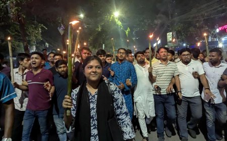 তিস্তা মহাপরিকল্পনার বাস্তবায়নের দাবিতে জবি শিক্ষার্থীদের মশাল মিছিল