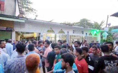 আ.লীগ নেতাকে নিয়ে শিবির-যুবদল সংঘর্ষ, আহত অর্ধশতাধিক